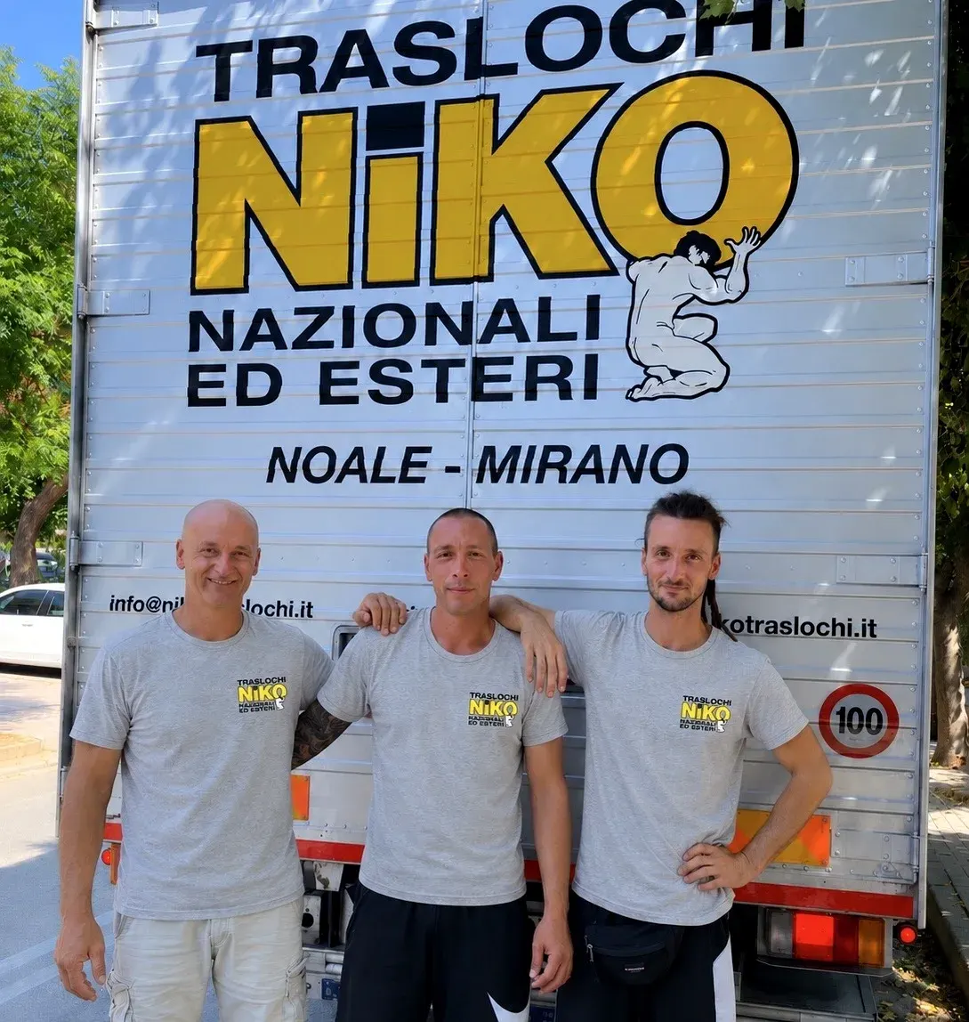 Personale Niko Traslochi al lavoro